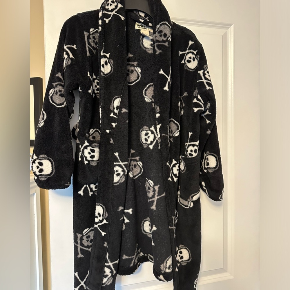Boy’s skull ☠️ and crossbones robe